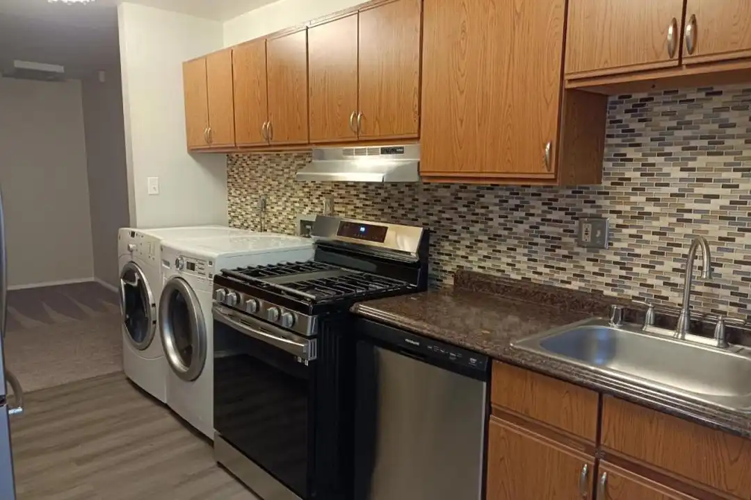 1001 Tyler Ct – photo 1
