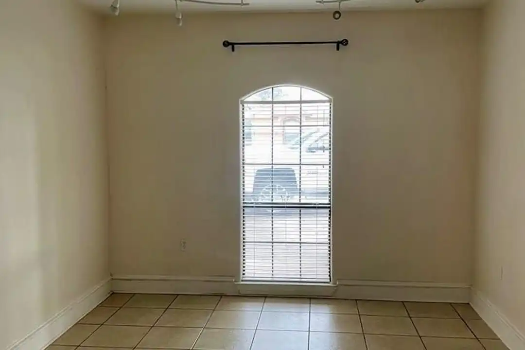 House in Brownsville - More