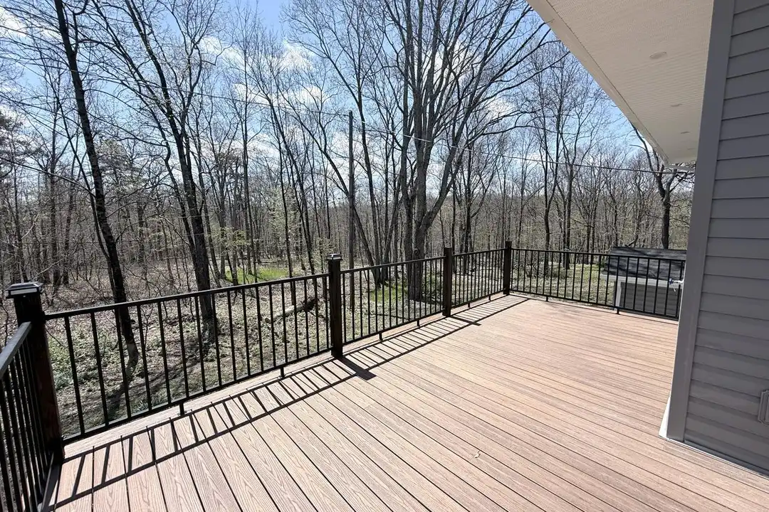 122 Mt Snow Rd - More