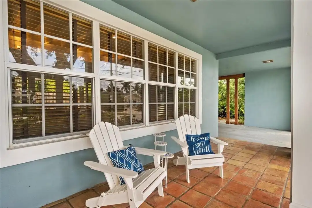 2201 N Lakeside Dr - View 3