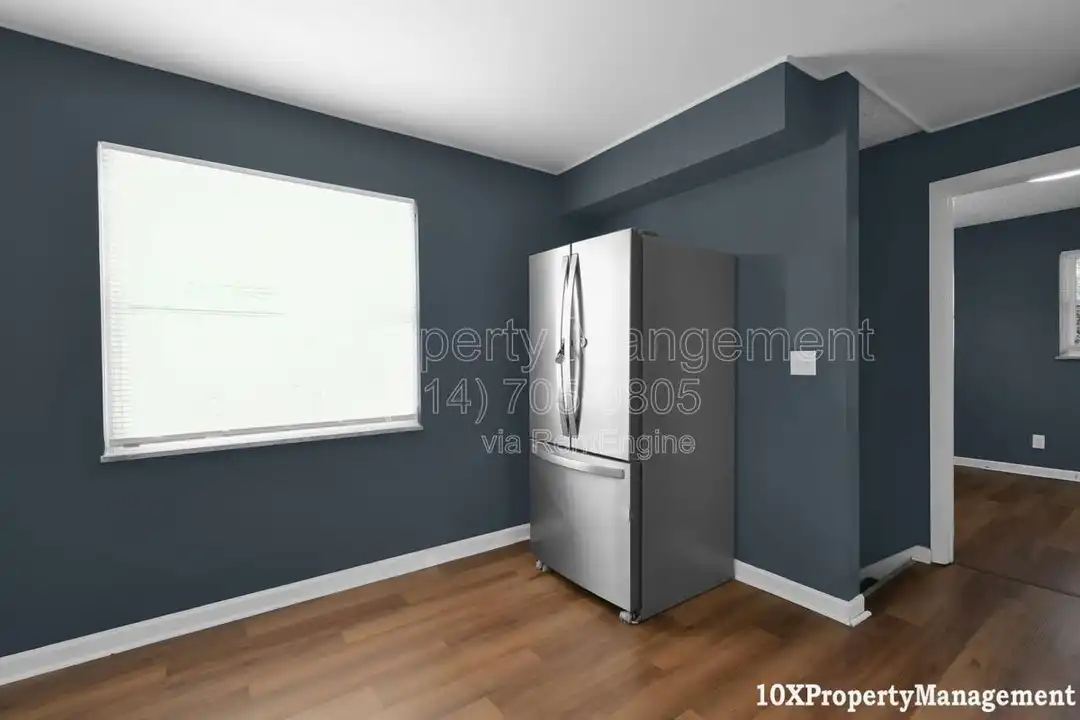 455 S Napoleon Ave - More