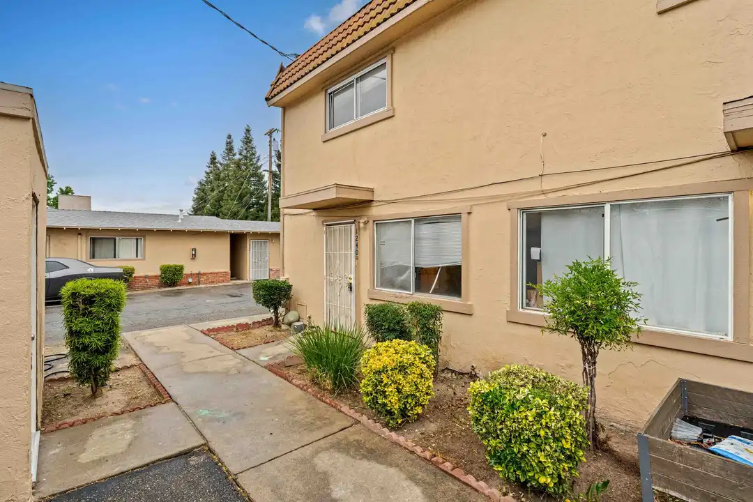 1240 N Olive Ave unit 1240 B - View 2