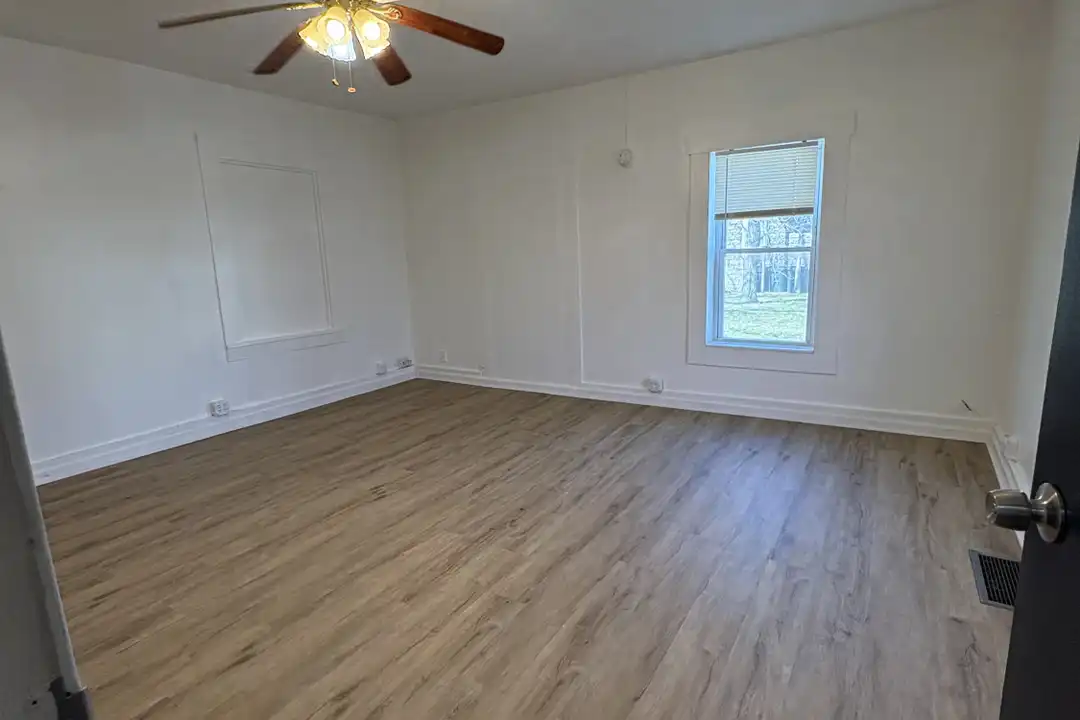 31 N Elm St unit 1 – photo 1