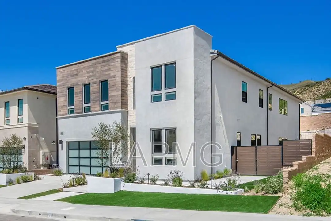 20601 Overlook Ct - View 2