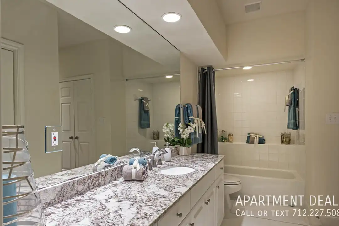Apartment in Houston, Greenway / Upper Kirby, Greenway - View 2