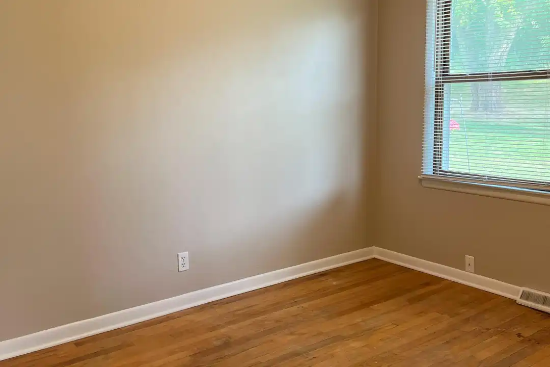 412 11th Ave W - More