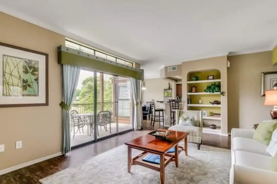 Apartment in Plano - View 3