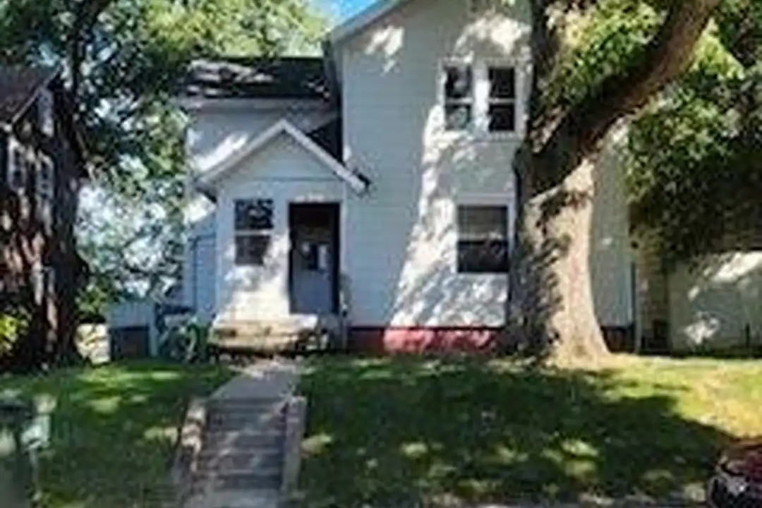 1140 Meadow Ave – photo 1 of 7