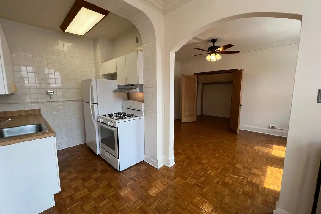 431 W Roscoe St unit 429-303 - View 3