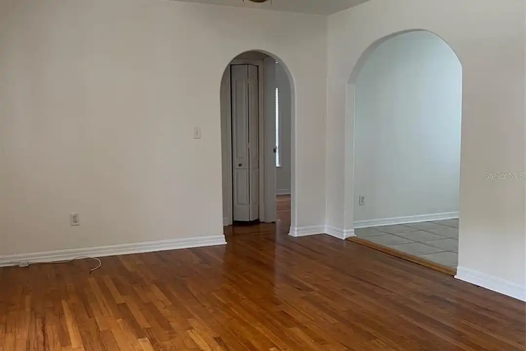 1914 W Aileen St – pohled 3