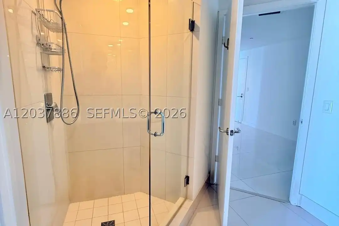 Apartment in Miami - More