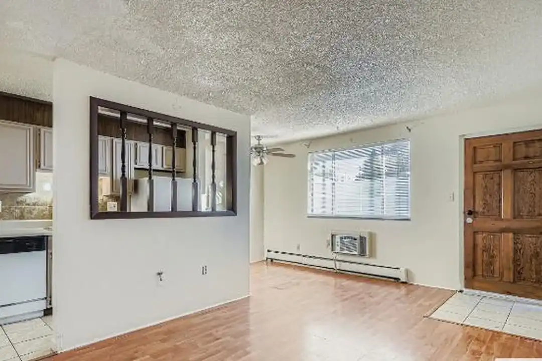1289 Yukon St - View 6