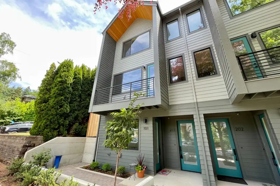 601 SE Spokane St unit # 201 - View 4