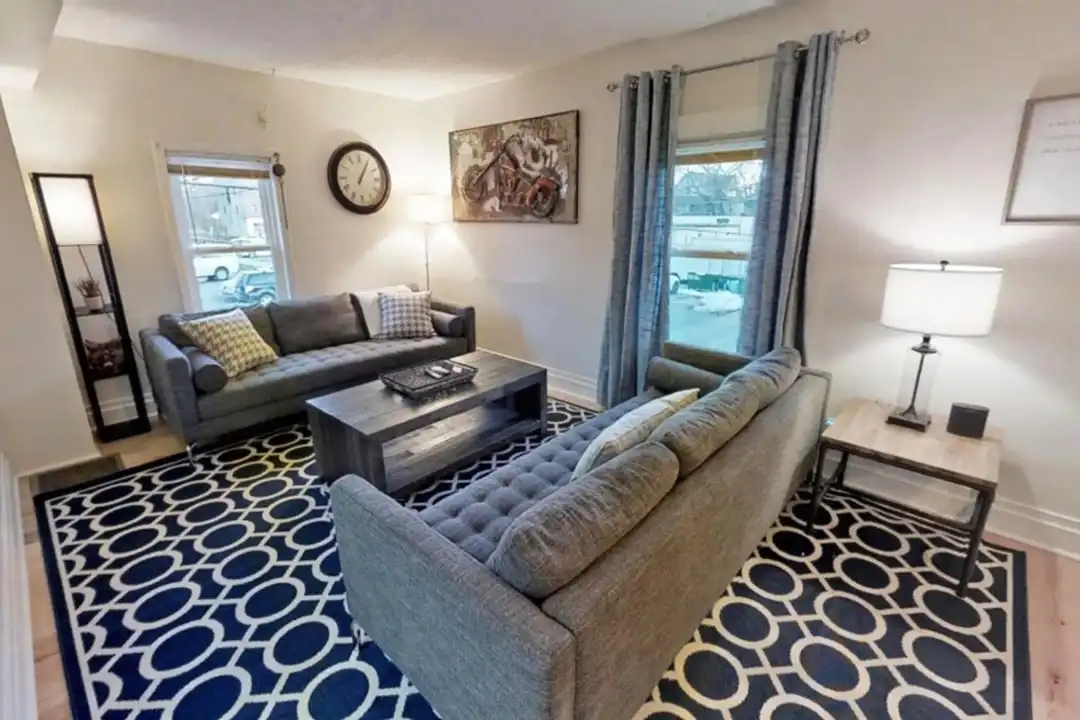 2433 Blaisdell Ave unit Upper – pohled 3