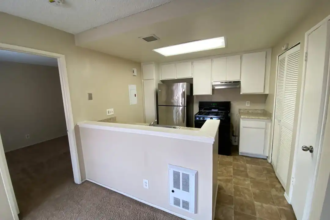 Apartment in San Diego - View 5