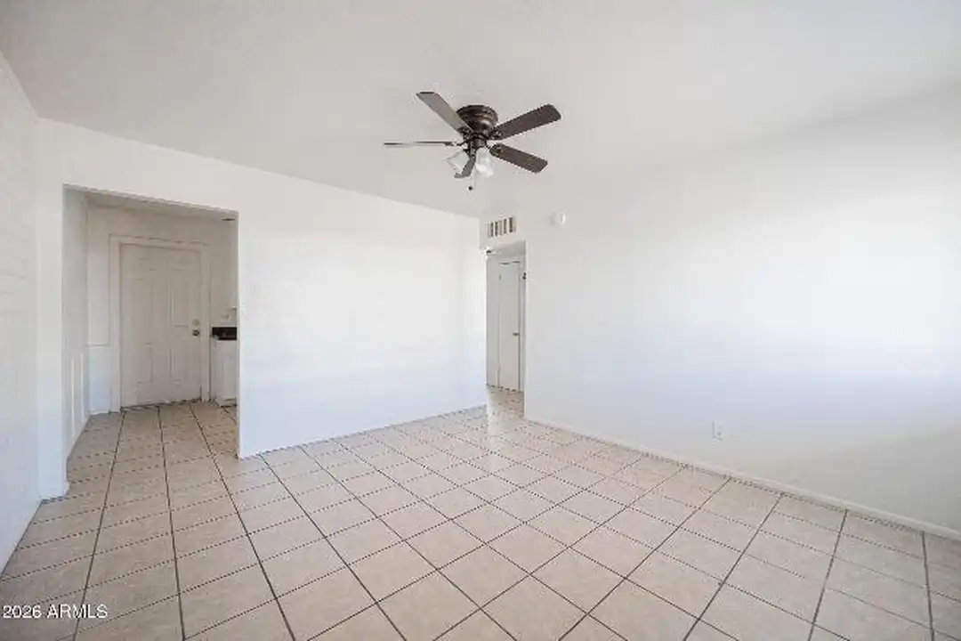 1915 N 26th Pl - View 4