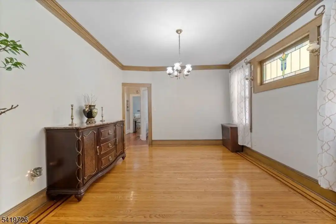 144 Bellevue St #1 - More