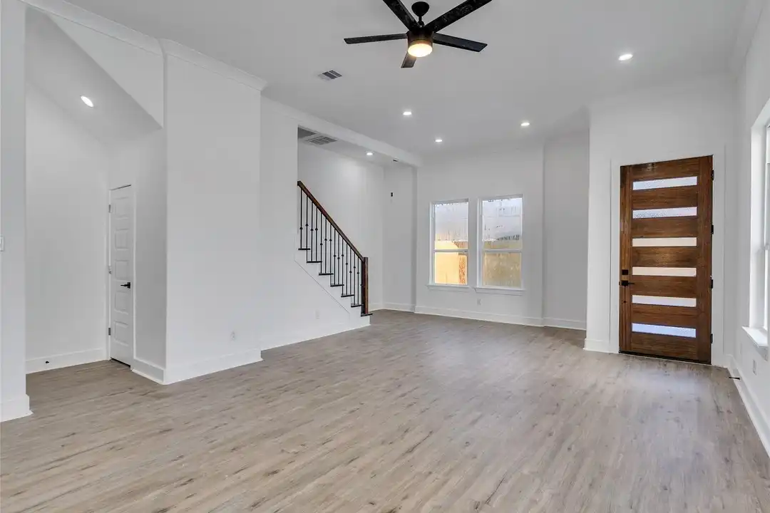 5126 Clover St unit B - View 2