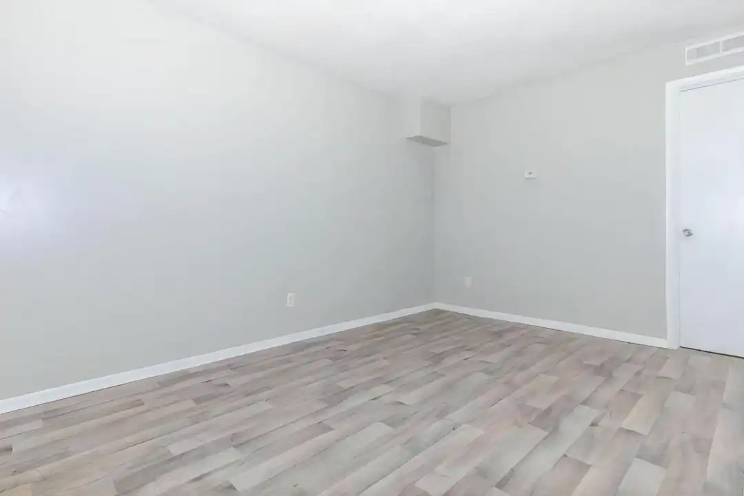 101 North Blvd – photo 1 of 4