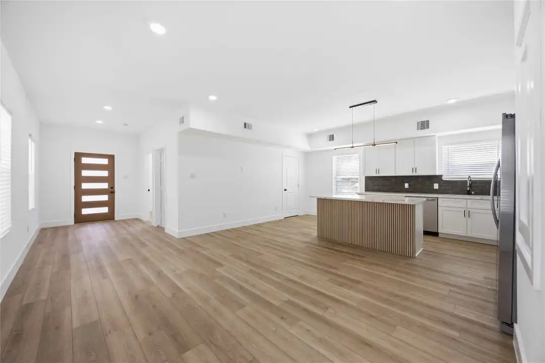 801 E 32nd 1/2 St unit A - View 5