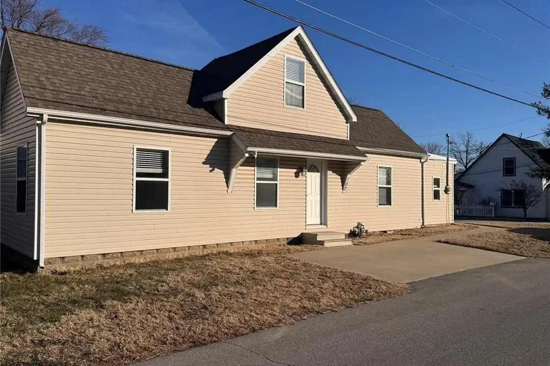 102 Karl Pl – photo 1 of 5