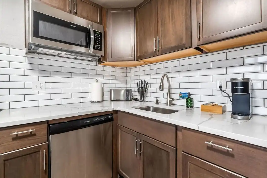 1818 Court F unit 1045871P - View 6