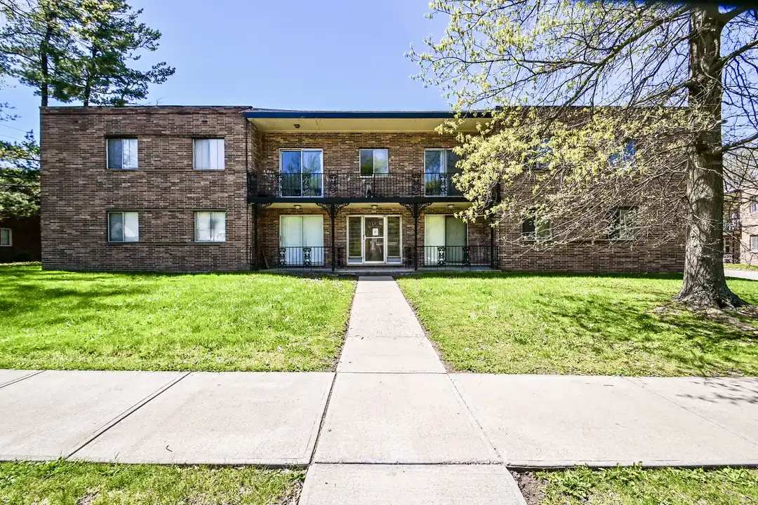 842 S Green Rd unit 6 – photo 1