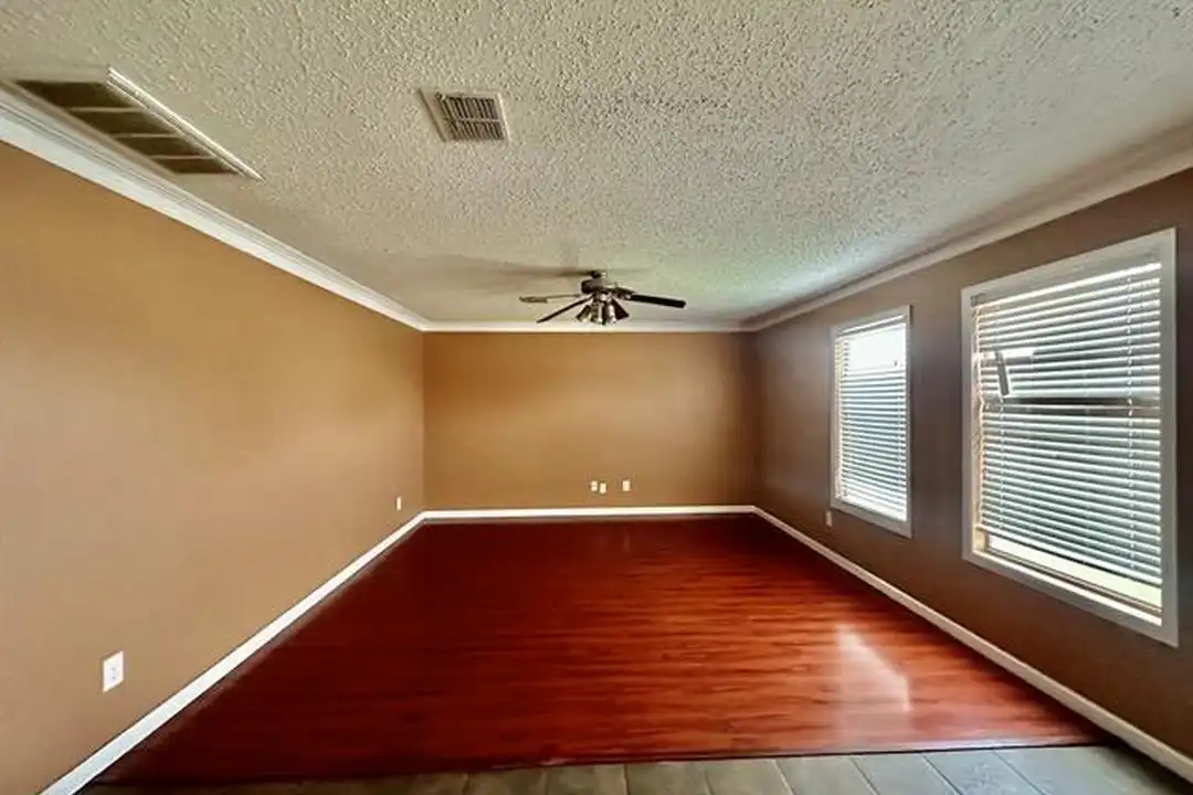 House in Fort Worth - View 3