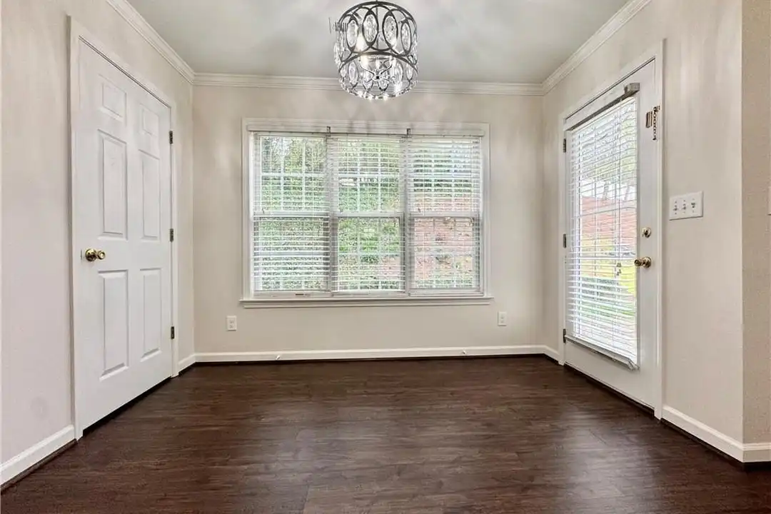 5136 Old Plantation Cir - More