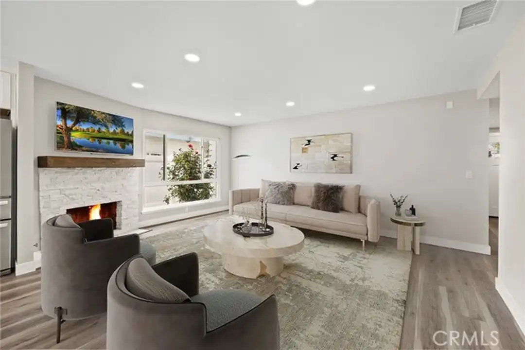 5032 E Holbrook St - View 5