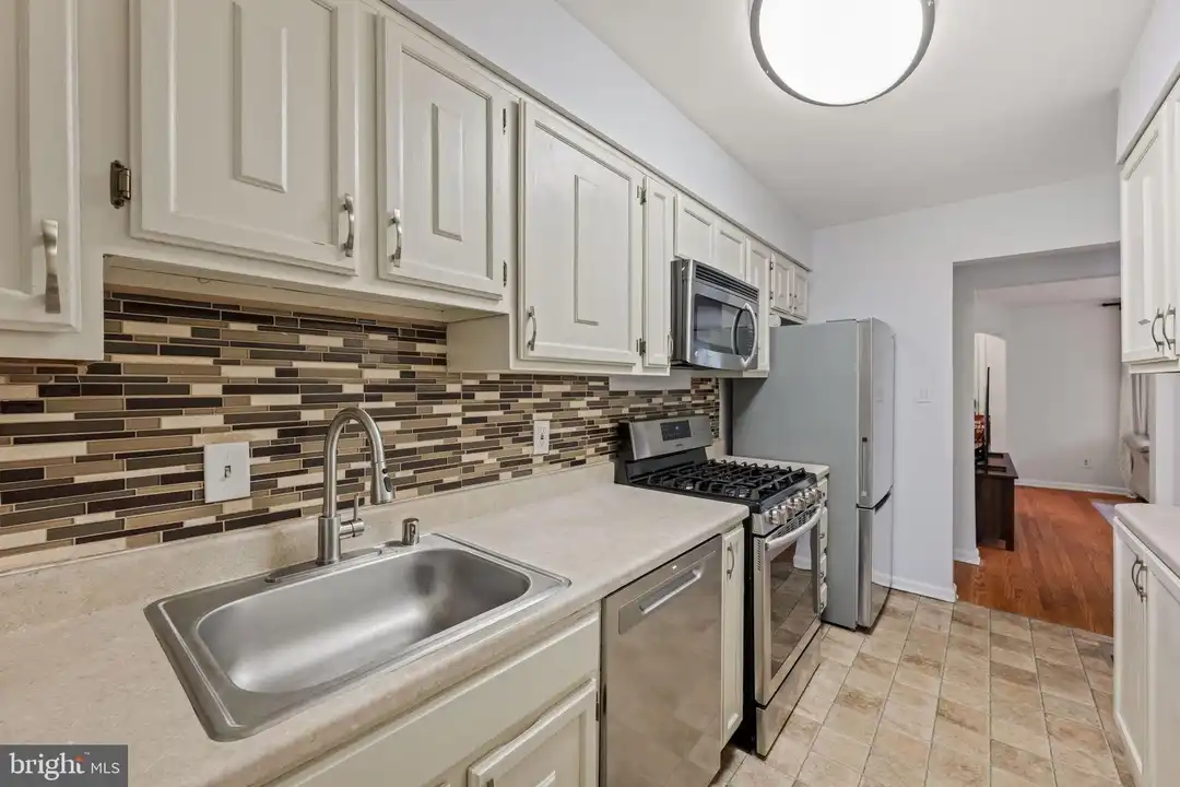 139 Hawaii Ave NE - More