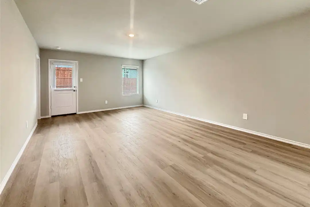 5544 Flannel Ln - More