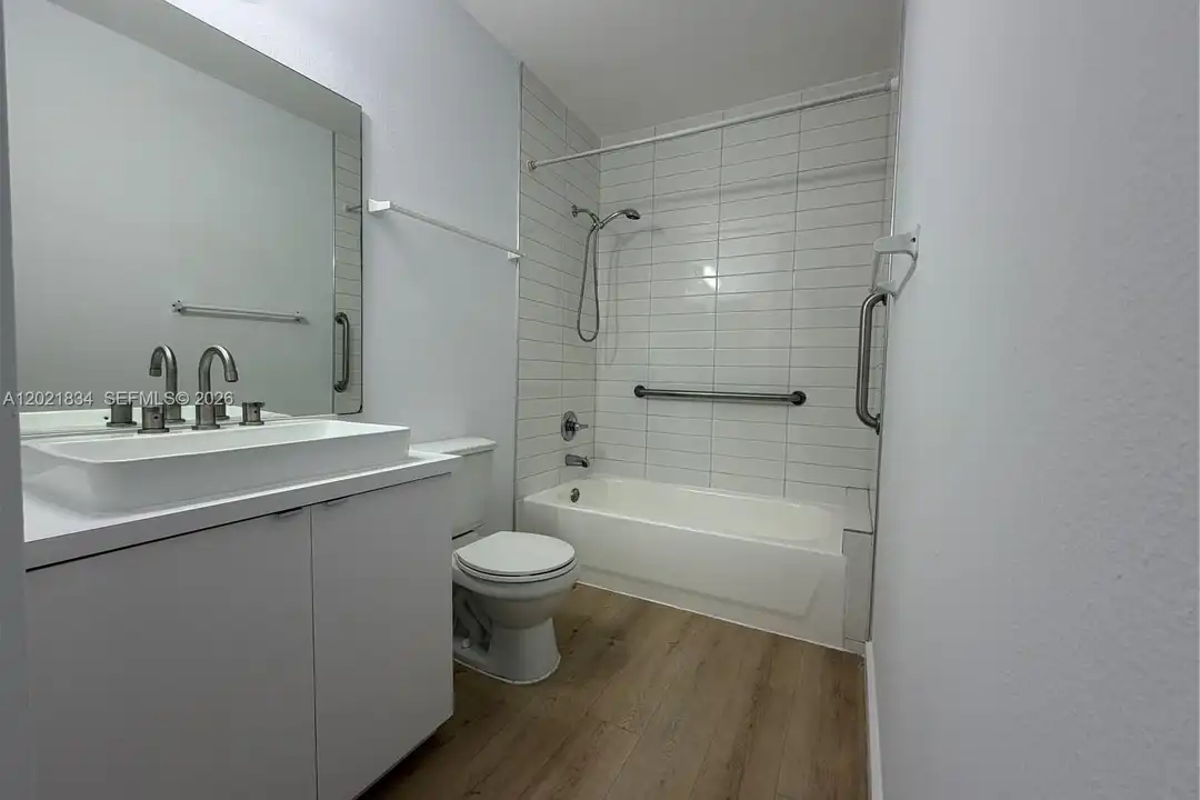 717 SW 11th Ave #204 - View 4