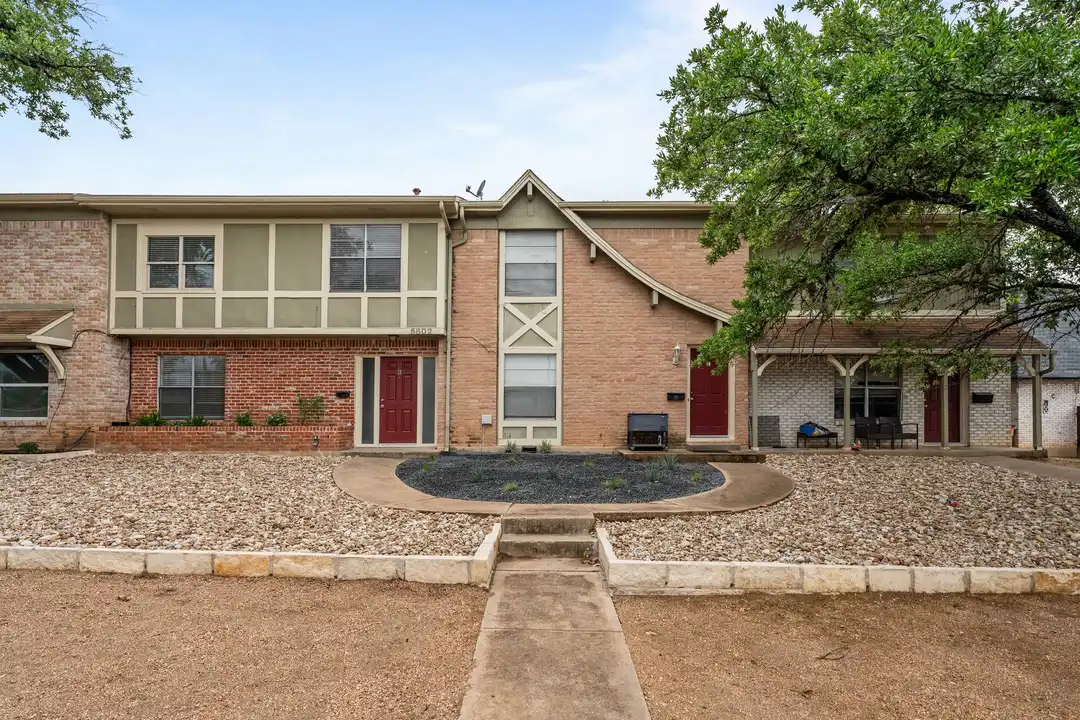 Apartment in Austin - More