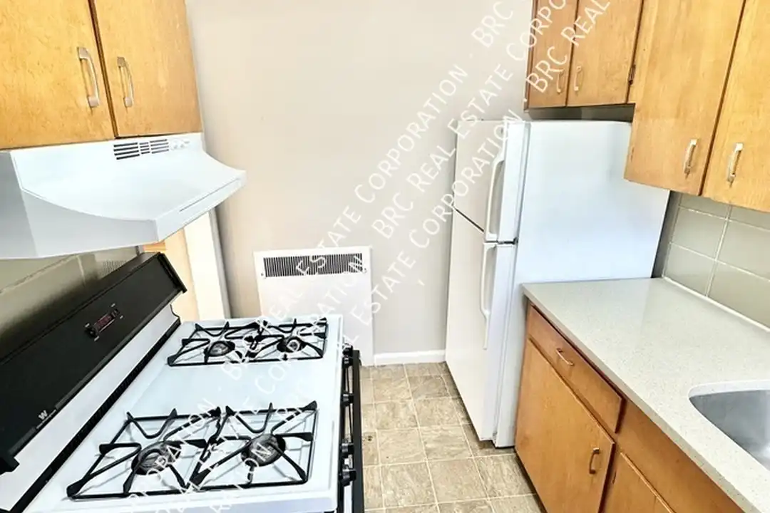 1358 Vance St - More