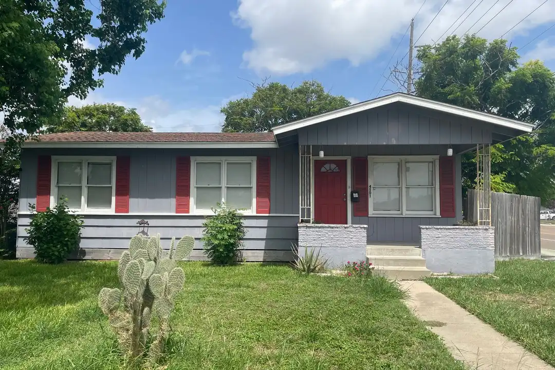 4501 Moravian Dr – photo 1