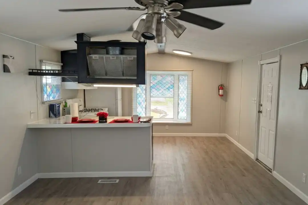 1100 W Locust St unit 28 - View 3