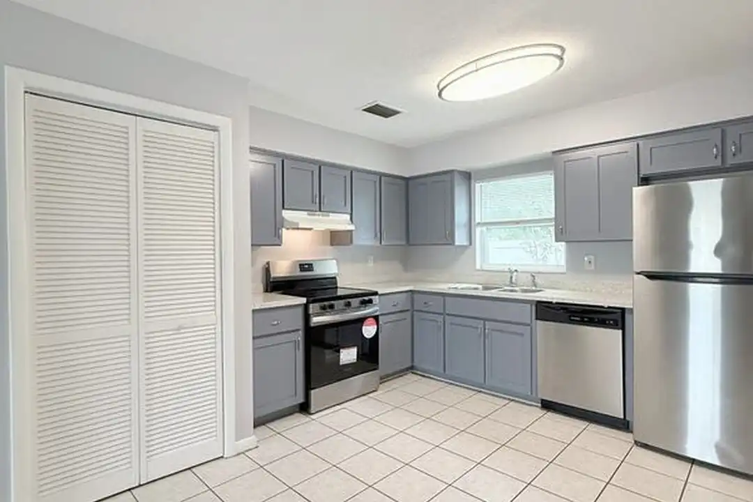 11705 North Dr unit B - More