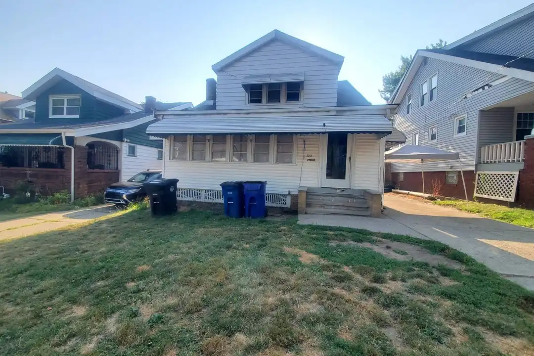 3243 W 115th St unit 3243 W 115 ST UP – photo 1