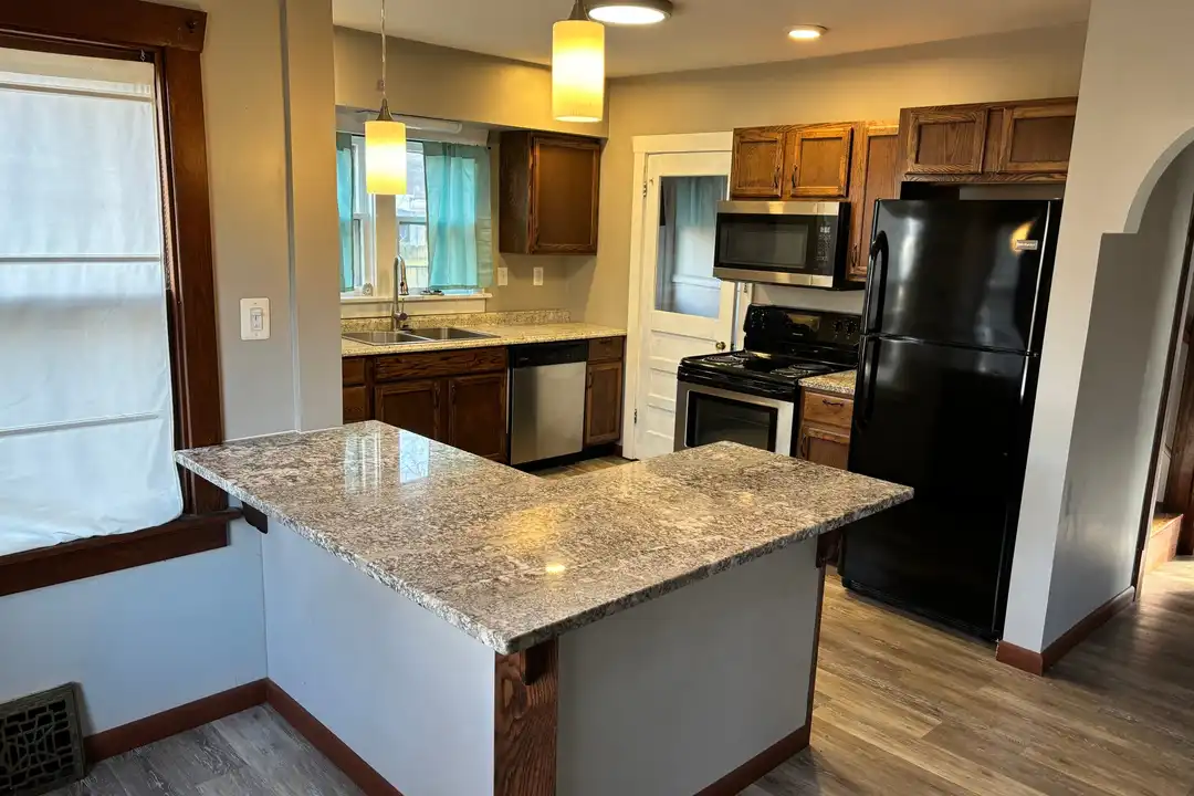 1304 Randle St – photo 1