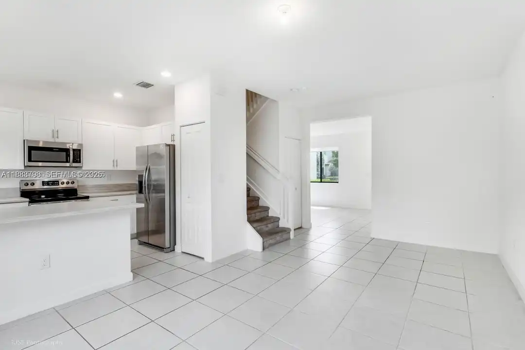 806 NE 211th St - View 5