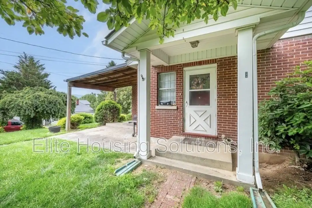 House in Wytheville - View 2