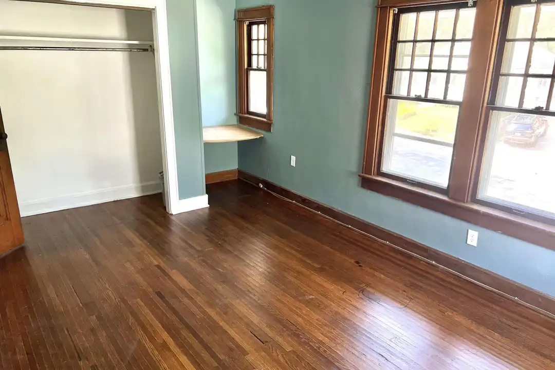 814 N Washington St - More