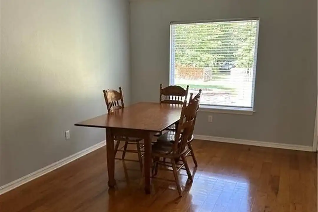 2010 S Elm St - View 5