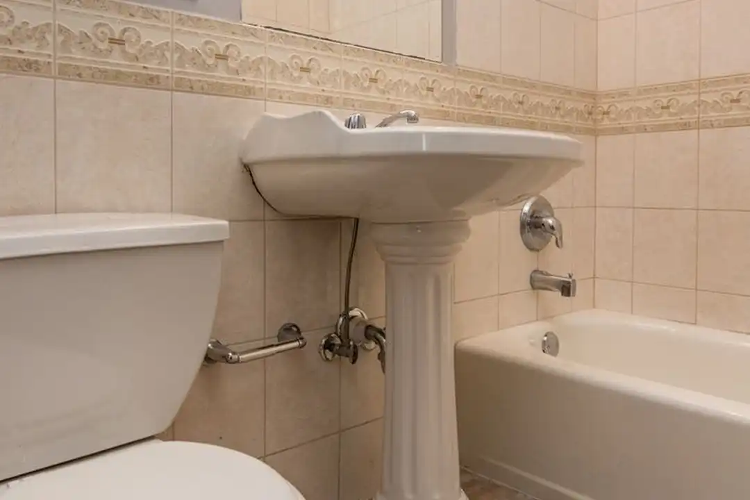 Apartment in Hyde Park Township, Grand Crossing, Greater Grand Crossing - View 2