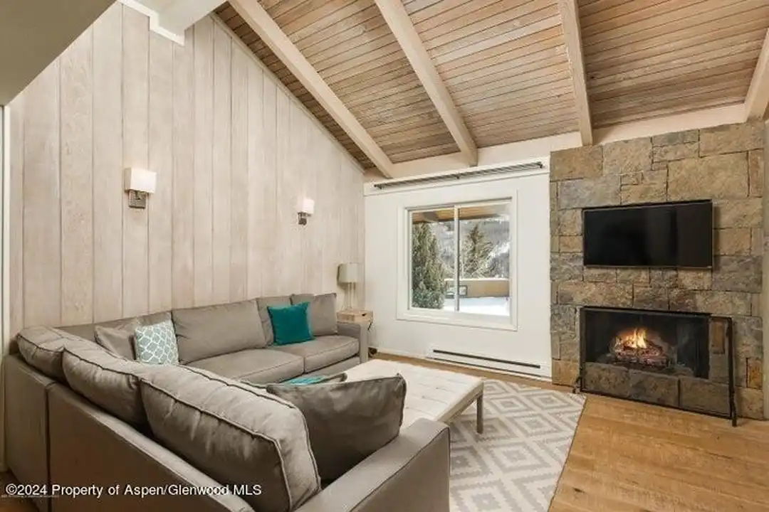 Apartment in Snowmass Village - View 2