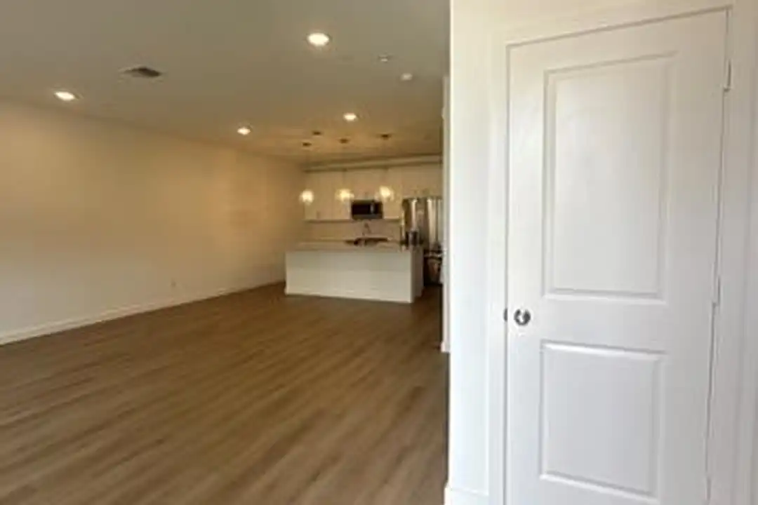 7621 Dakota Dr - View 2