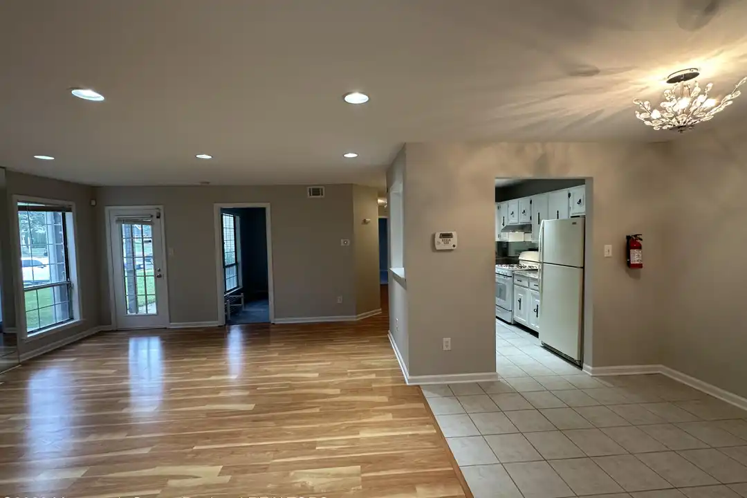 143 Tanglewood Pl - View 4