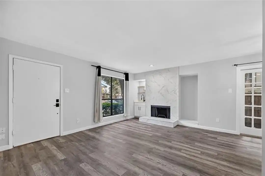 Apartment in Dallas - View 2