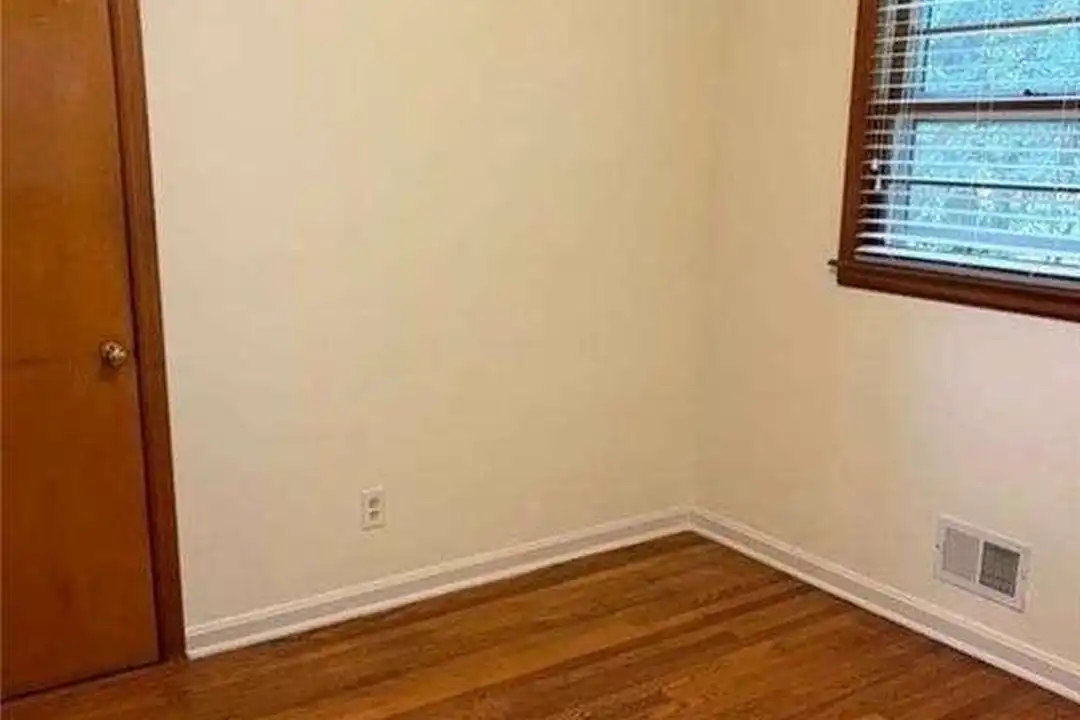 2560 Wood Valley Dr - More